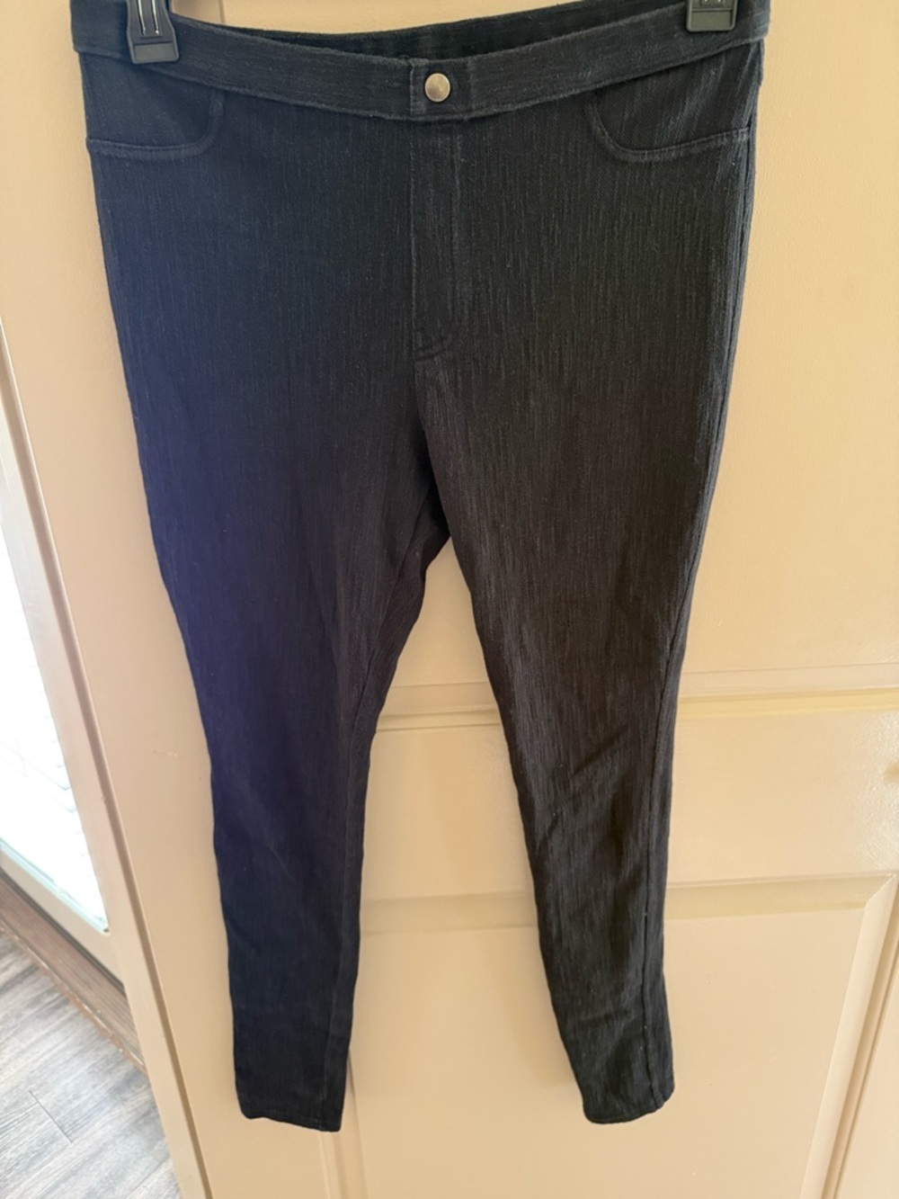 Black Pull-On Skinny Jeggings